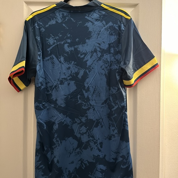 ADIDAS REPLICA COLOMBIA SOCCER JERSEY - Picture 5 of 7